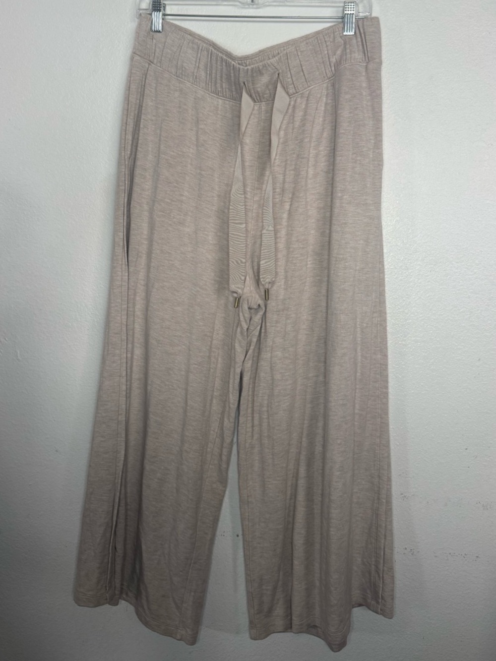 Lululemon Seek Stillness Mid Rise Crop
Heathered Cashew